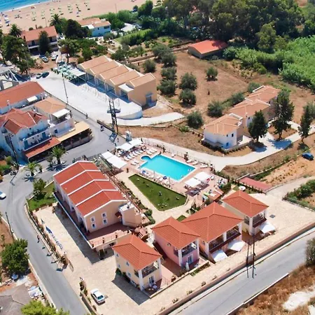 Villa Skala - - Sleeps 7 - Parking - Garden