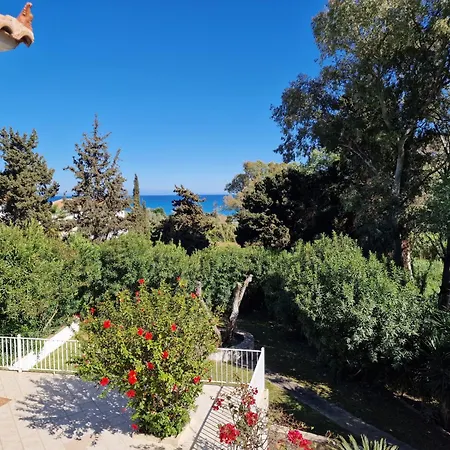 Skala - - Sleeps 7 - Parking - Garden *