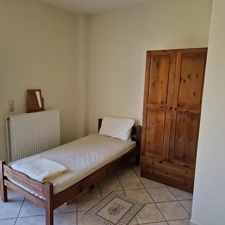 Villa Skala - - Sleeps 7 - Parking - Garden