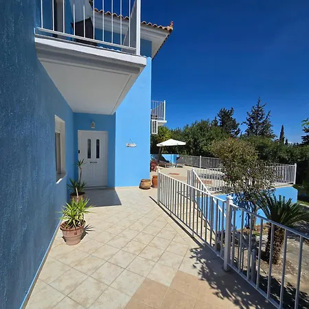 Villa Skala - - Sleeps 7 - Parking - Garden