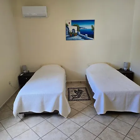 Skala - - Sleeps 7 - Parking - Garden Villa